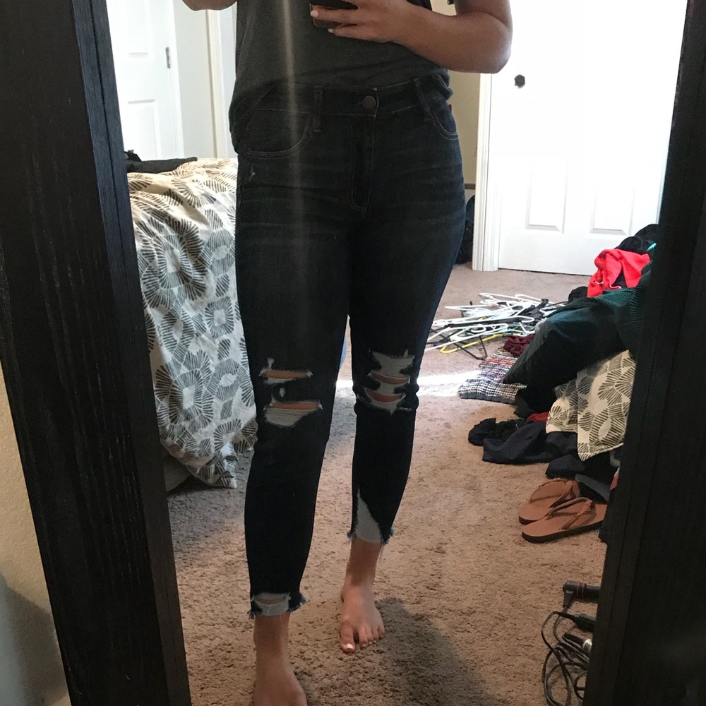 Hi-rise distressed crop jegging